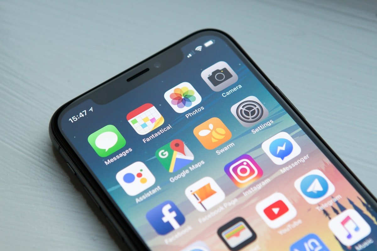 Mobile App Design: Native vs Cross-Platform UX