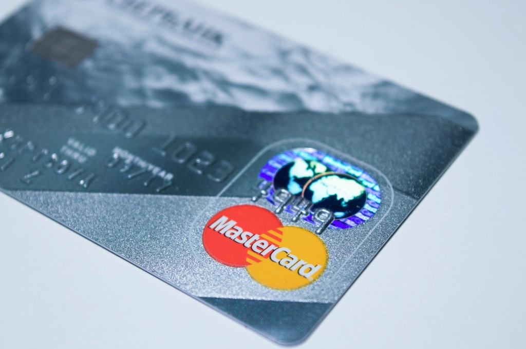 Entering a card for an online payment