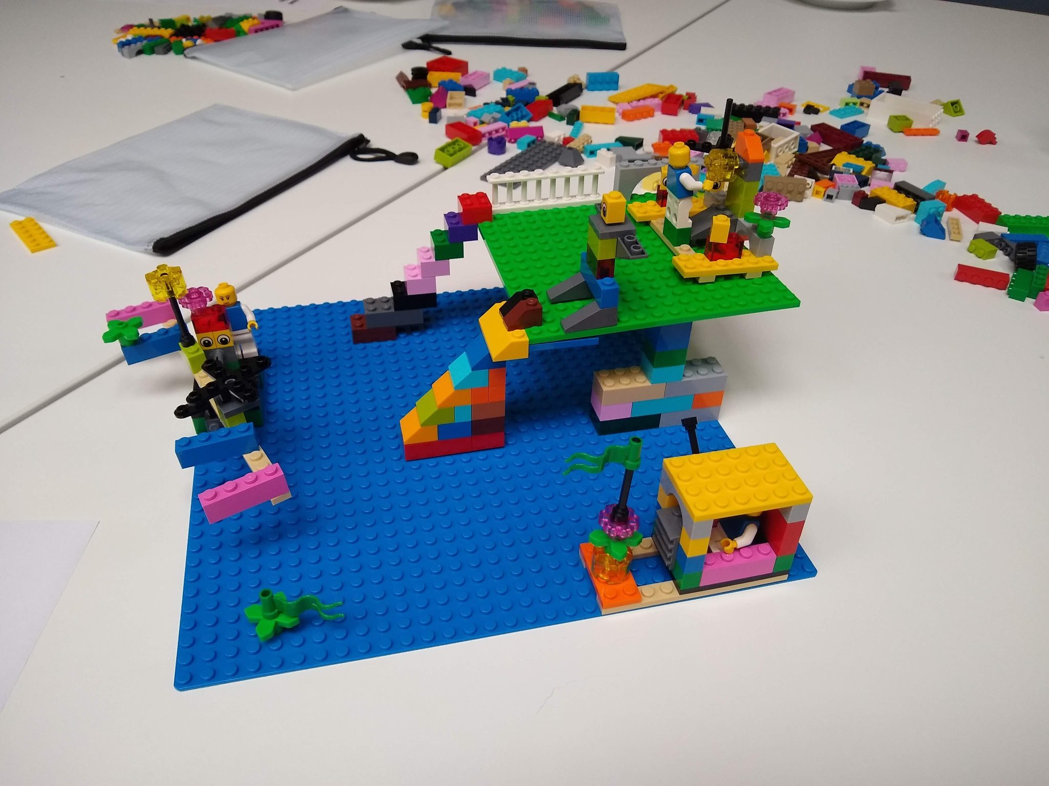Colourful modular building blocks